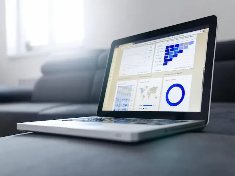 _800x600data-graphs-laptop-577210