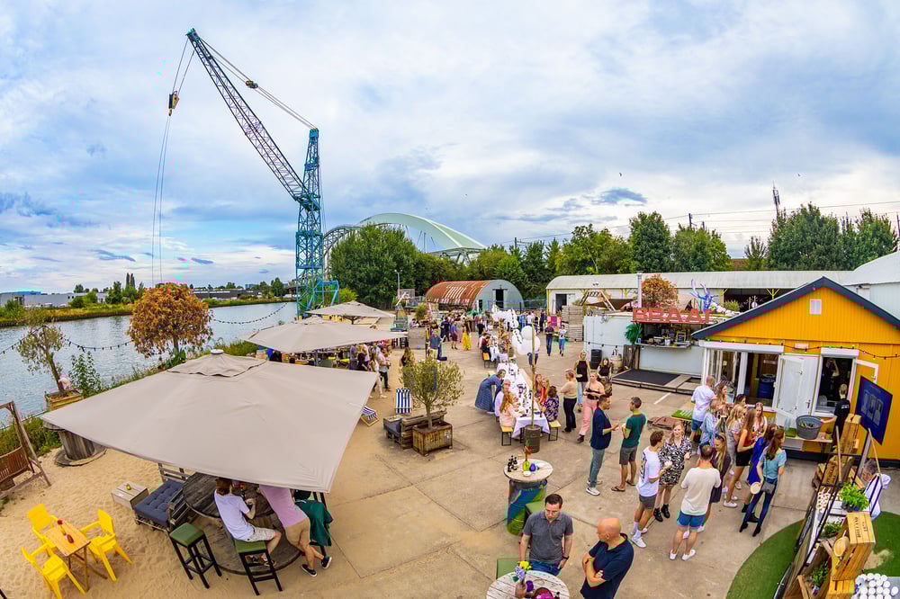 65e5df2b59e50bd935ee6da7_DUS - Zinderende Zomerkade - Corporate Festival - Congres - Bedrijfsfeest - header